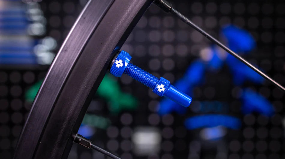 Muc-Off V2 Tubeless Sibop 60mm Rainbow - Görsel 2