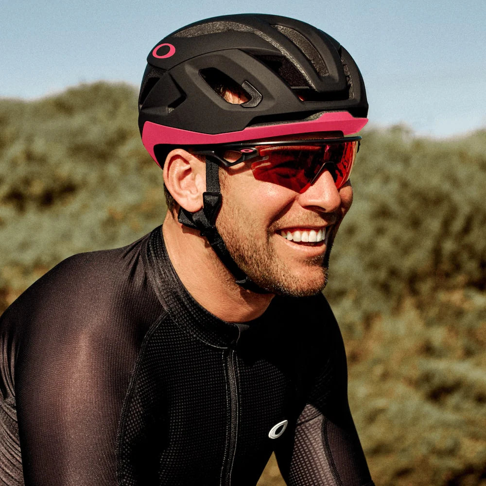 Oakley ARO5 Race Mips BOA Ionic+ Yol Bisikleti Kaskı 2025 Model FOS901302 02T 24' Giro D'italia Medium