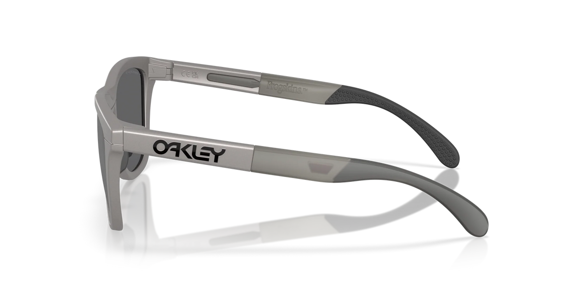 Oakley Frogskins Range Polarize Güneş Gözlüğü 928423 Titanium Prizm Black Polar