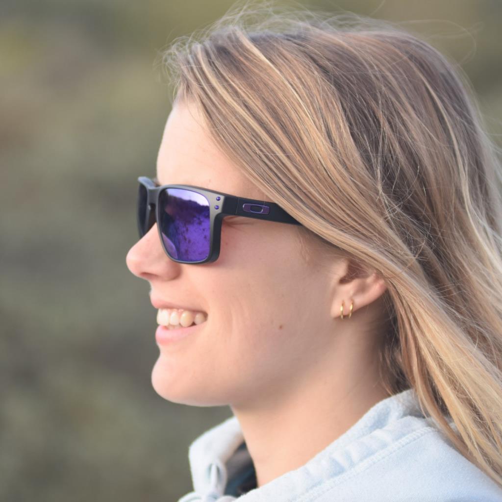Lunettes de Soleil Oakley Holbrook 9102K6 Noir Mat Prizm Violet