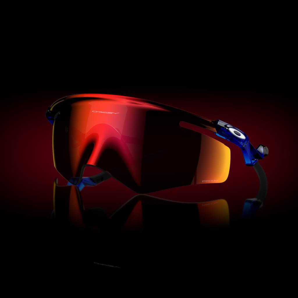 Lunettes de soleil Oakley QNTM Kato 9481D Crystal Blue Prizm Ruby 948105
