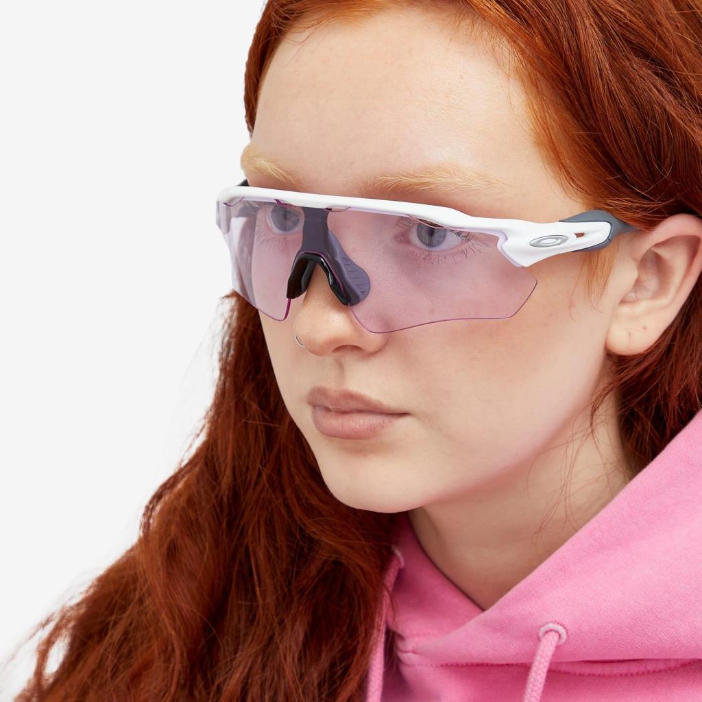 Oakley Radar EV Path Güneş Gözlüğü 9208E5 Matte White Prizm Low Light