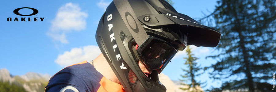 Oakley Goggles tanıtım görseli