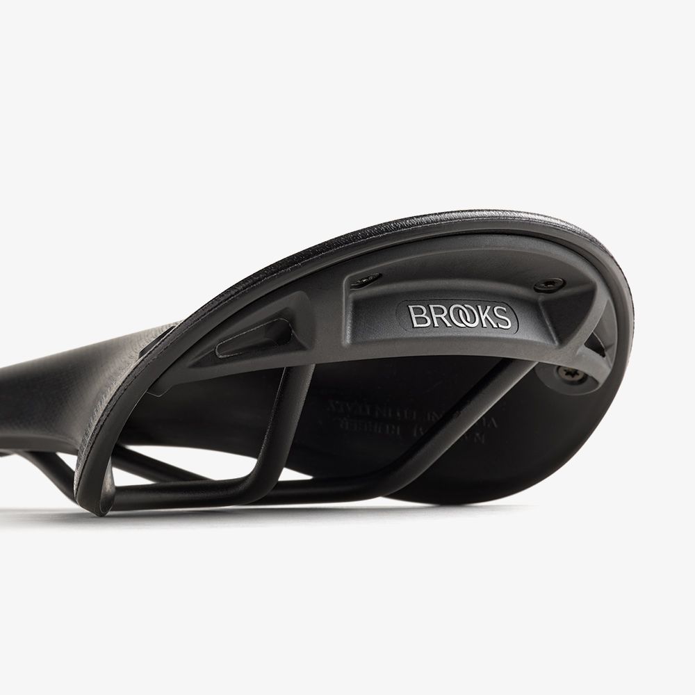 Brooks C17 Carved Sele 164mm Siyah 146354