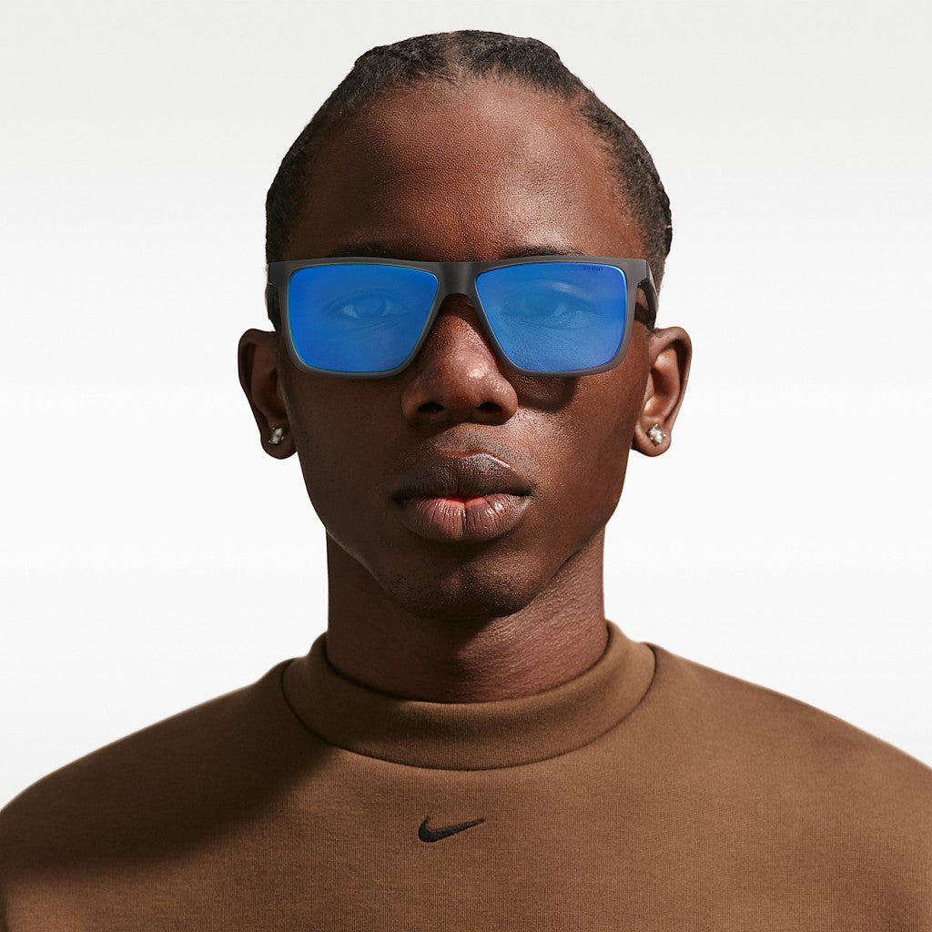 Nike Blaze P Polarize Güneş Gözlüğü IQ7183X-084 Polar Blue Matte Smoke Grey