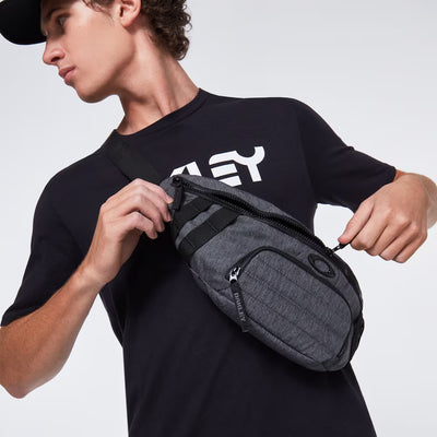 Oakley Enduro Belt Bag Sac Banane FOS900296 02E Blackout