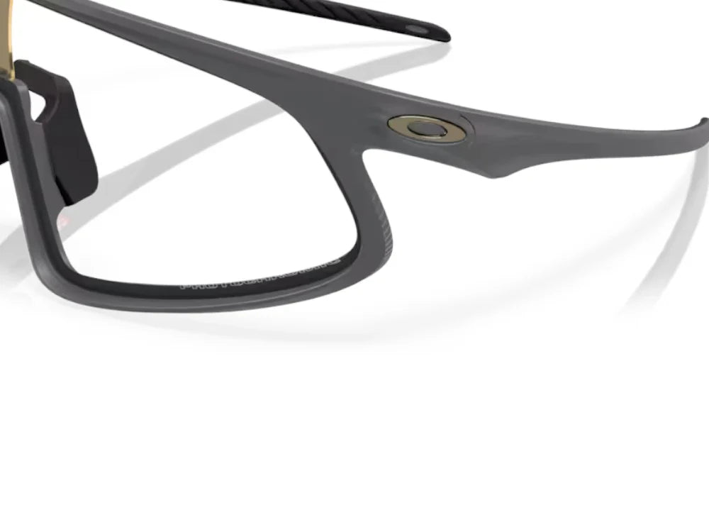 Oakley RSLV Photochromic Güneş Gözlüğü 9484D Matte Carbon Photochromic 948406