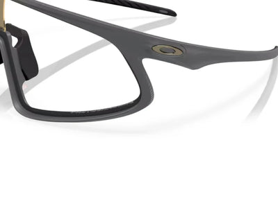 Oakley RSLV Photochromic Güneş Gözlüğü 9484D Matte Carbon Photochromic 948406