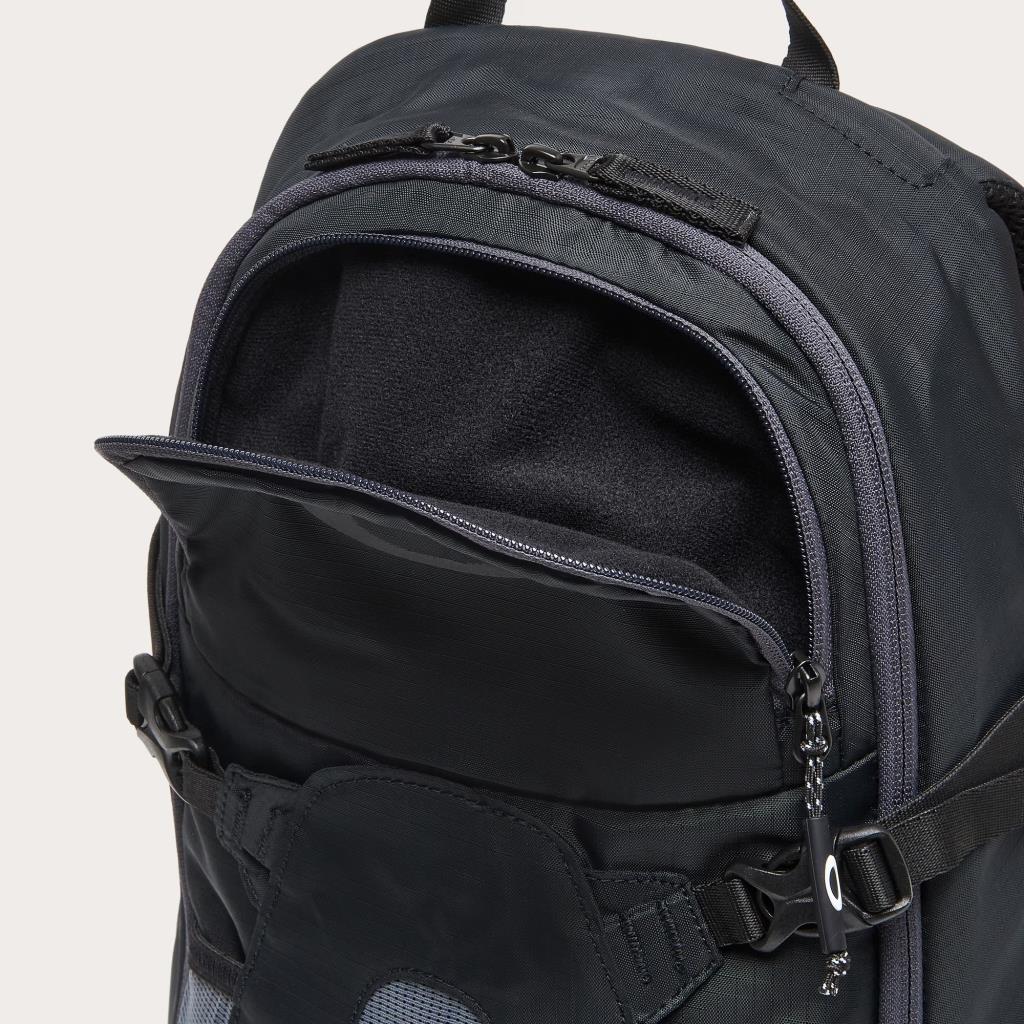 Oakley Seeker Traverse RC Hydra Bag Sırt Çantası FOS901475 02E Blackout