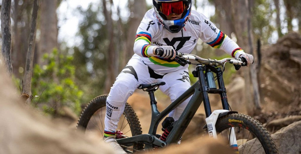 YT Tues MX CORE 4 Karbon Downhill Dağ Bisikleti 2026